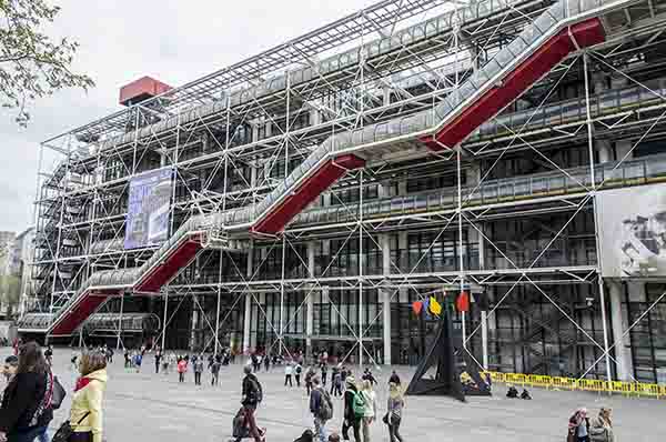 117 - Francia - Paris - centro Pompidou.jpg